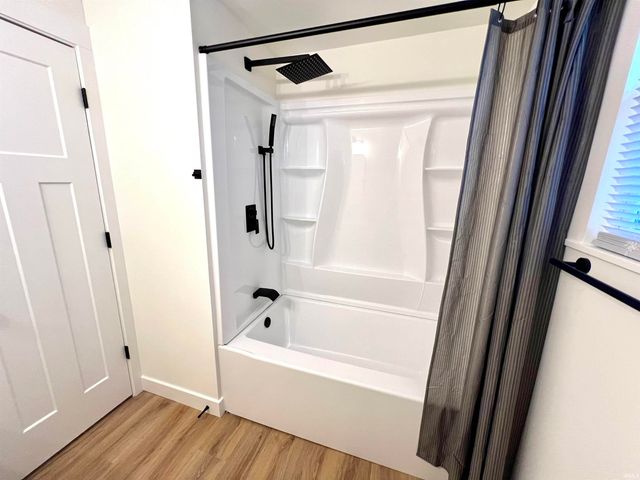 7402 Oaklawn Drive, Newburgh, IN 47630