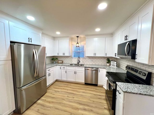 7402 Oaklawn Drive, Newburgh, IN 47630