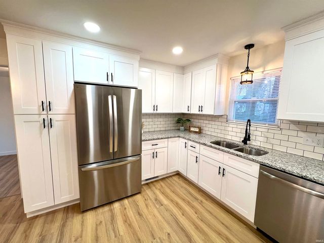 7402 Oaklawn Drive, Newburgh, IN 47630