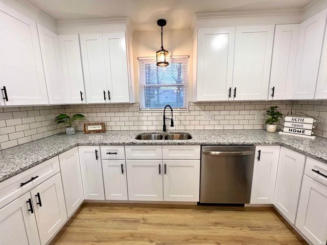 7402 Oaklawn Drive, Newburgh, IN 47630