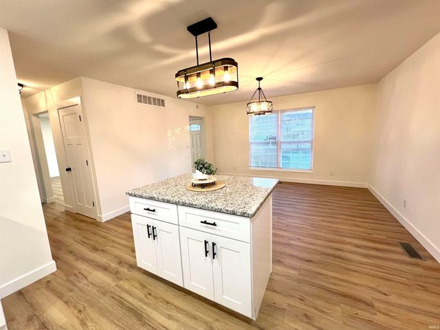 7402 Oaklawn Drive, Newburgh, IN 47630