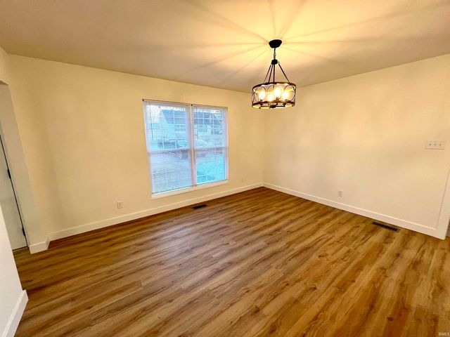 7402 Oaklawn Drive, Newburgh, IN 47630