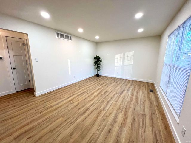 7402 Oaklawn Drive, Newburgh, IN 47630