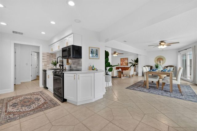 1022 EDEN ISLE DRIVE NE, St Petersburg, FL 33704