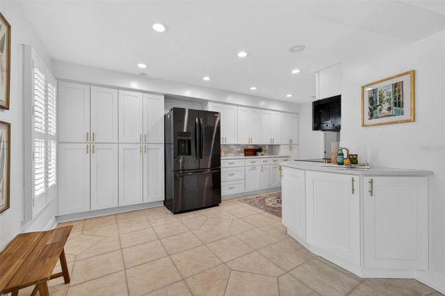 1022 EDEN ISLE DRIVE NE, St Petersburg, FL 33704