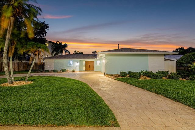 1022 EDEN ISLE DRIVE NE, St Petersburg, FL 33704