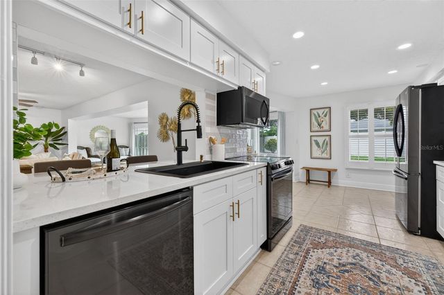 1022 EDEN ISLE DRIVE NE, St Petersburg, FL 33704