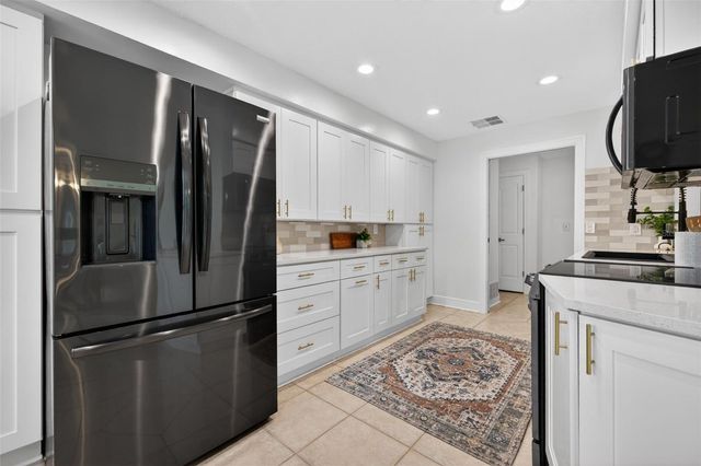 1022 EDEN ISLE DRIVE NE, St Petersburg, FL 33704