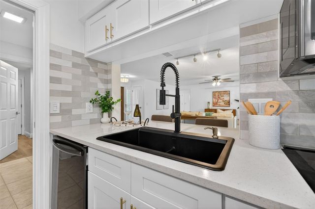 1022 EDEN ISLE DRIVE NE, St Petersburg, FL 33704