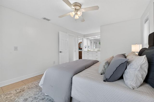 1022 EDEN ISLE DRIVE NE, St Petersburg, FL 33704