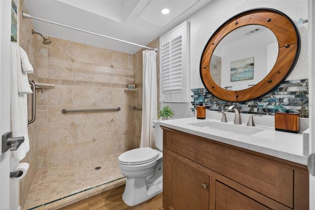 1022 EDEN ISLE DRIVE NE, St Petersburg, FL 33704