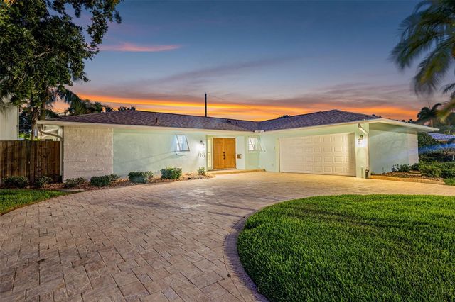 1022 EDEN ISLE DRIVE NE, St Petersburg, FL 33704