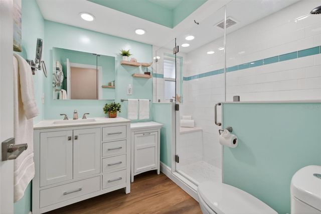 1022 EDEN ISLE DRIVE NE, St Petersburg, FL 33704
