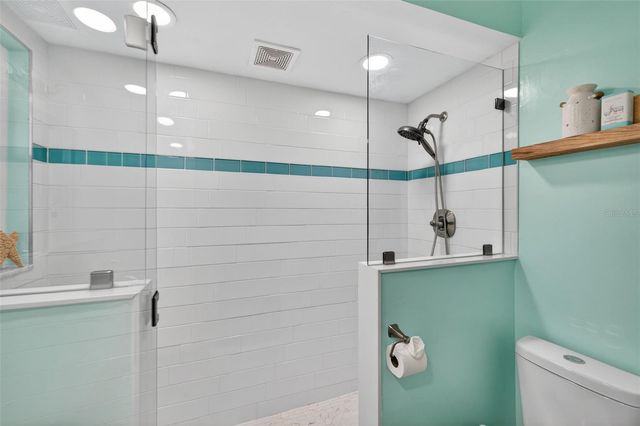1022 EDEN ISLE DRIVE NE, St Petersburg, FL 33704