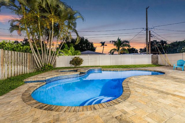 1022 EDEN ISLE DRIVE NE, St Petersburg, FL 33704