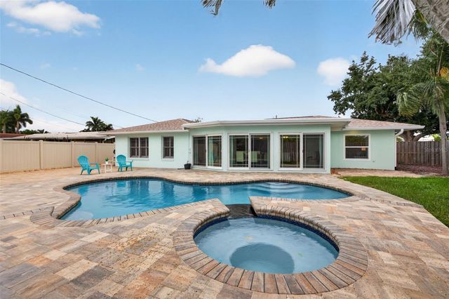1022 EDEN ISLE DRIVE NE, St Petersburg, FL 33704