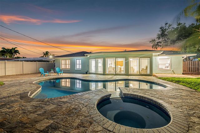 1022 EDEN ISLE DRIVE NE, St Petersburg, FL 33704