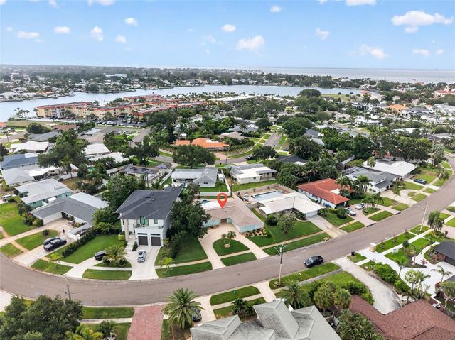 1022 EDEN ISLE DRIVE NE, St Petersburg, FL 33704