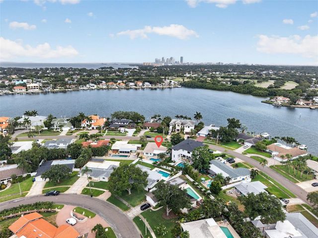 1022 EDEN ISLE DRIVE NE, St Petersburg, FL 33704