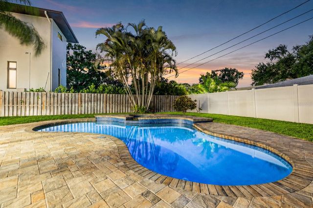 1022 EDEN ISLE DRIVE NE, St Petersburg, FL 33704