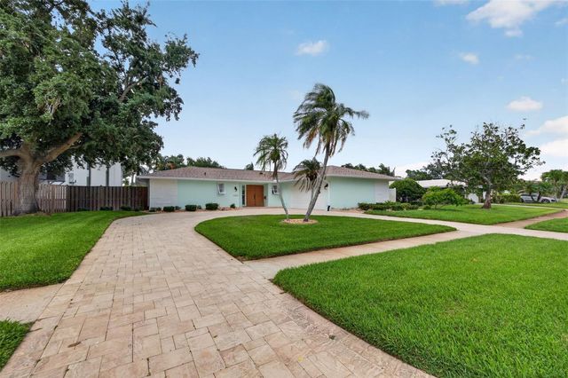 1022 EDEN ISLE DRIVE NE, St Petersburg, FL 33704