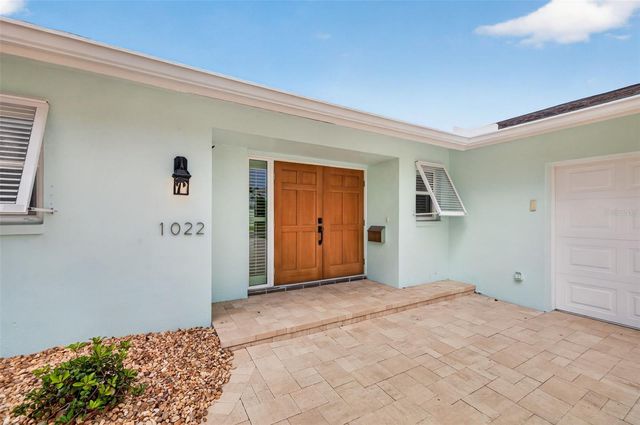 1022 EDEN ISLE DRIVE NE, St Petersburg, FL 33704