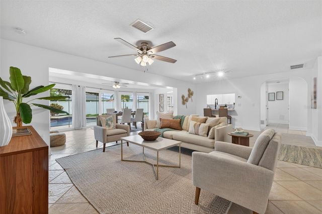 1022 EDEN ISLE DRIVE NE, St Petersburg, FL 33704