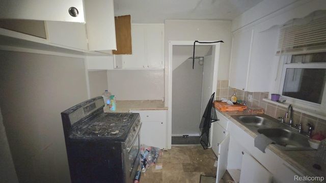 15633 Eastwood Street, Detroit, MI 48205