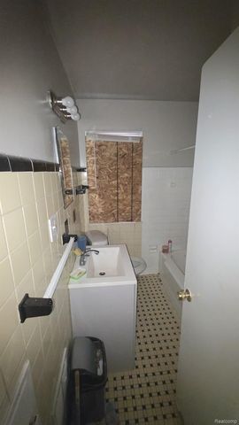 15633 Eastwood Street, Detroit, MI 48205