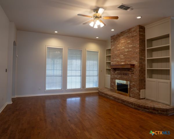 604 Texas Avenue, Shiner, TX 77984