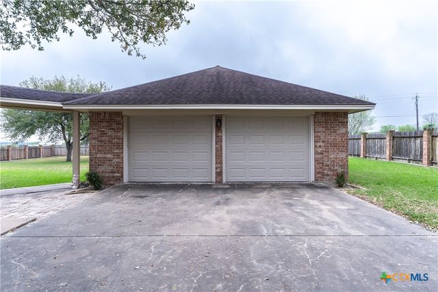 604 Texas Avenue, Shiner, TX 77984