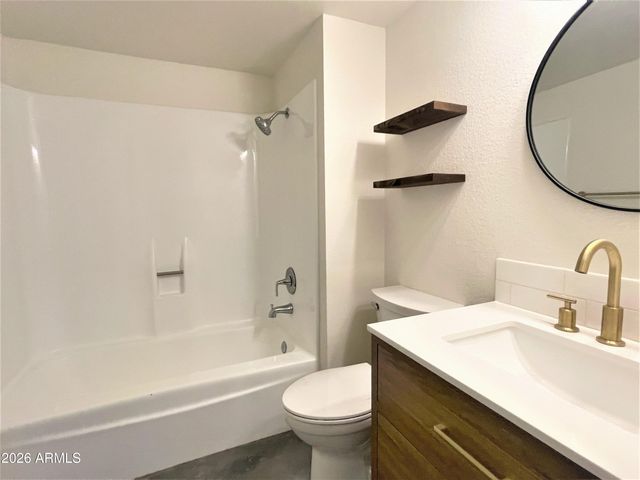 8 W Griswold Road, Phoenix, AZ 85021
