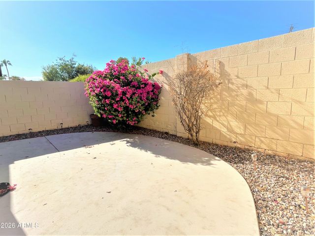 8 W Griswold Road, Phoenix, AZ 85021
