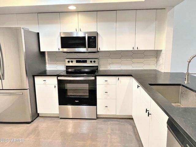 8 W Griswold Road, Phoenix, AZ 85021