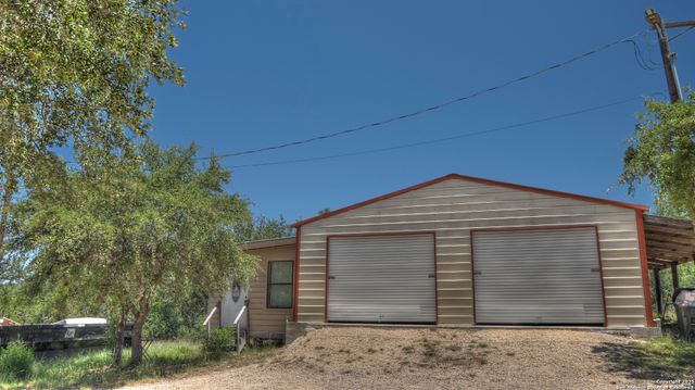 121 David Rankin Rd, Leakey, TX 78873