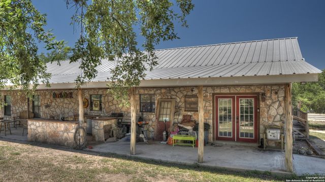 121 David Rankin Rd, Leakey, TX 78873