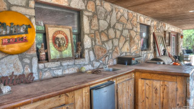 121 David Rankin Rd, Leakey, TX 78873