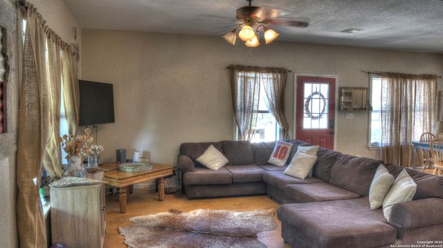 121 David Rankin Rd, Leakey, TX 78873