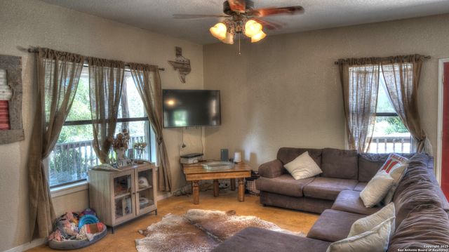 121 David Rankin Rd, Leakey, TX 78873