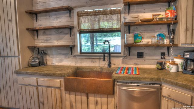 121 David Rankin Rd, Leakey, TX 78873