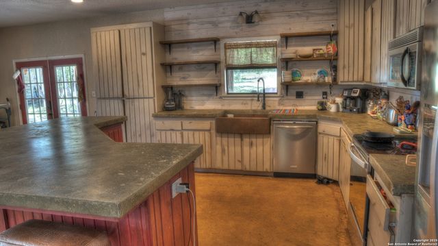 121 David Rankin Rd, Leakey, TX 78873