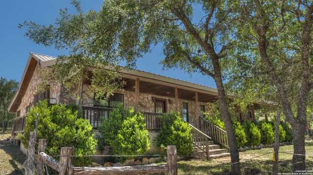 121 David Rankin Rd, Leakey, TX 78873