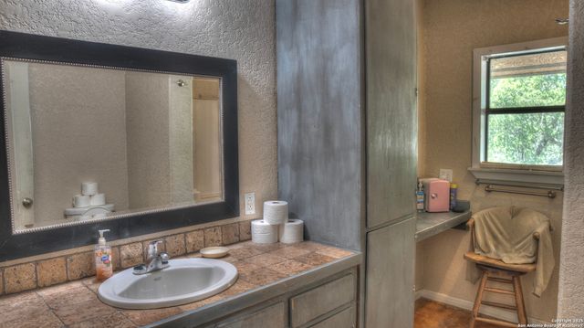 121 David Rankin Rd, Leakey, TX 78873