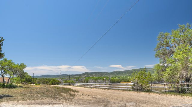 121 David Rankin Rd, Leakey, TX 78873