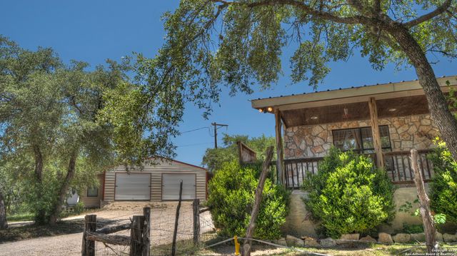121 David Rankin Rd, Leakey, TX 78873