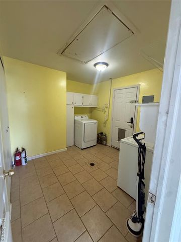 1128 Connie Avenue, Madison Heights, MI 48071