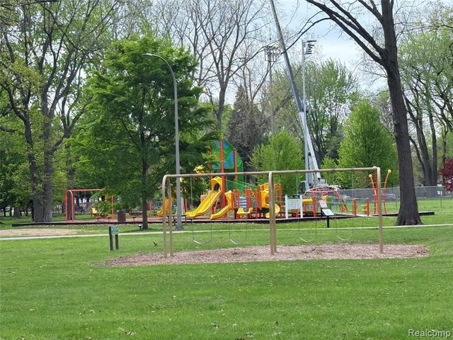 1128 Connie Avenue, Madison Heights, MI 48071