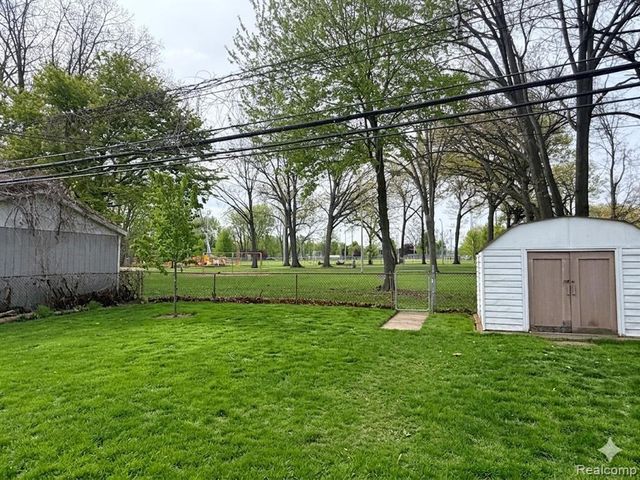 1128 Connie Avenue, Madison Heights, MI 48071
