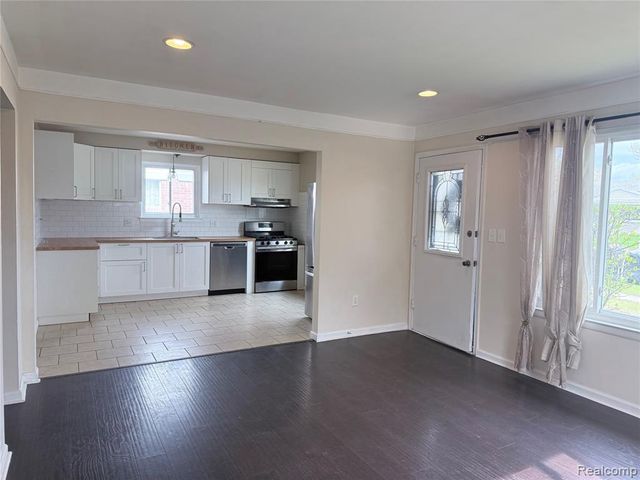 1128 Connie Avenue, Madison Heights, MI 48071