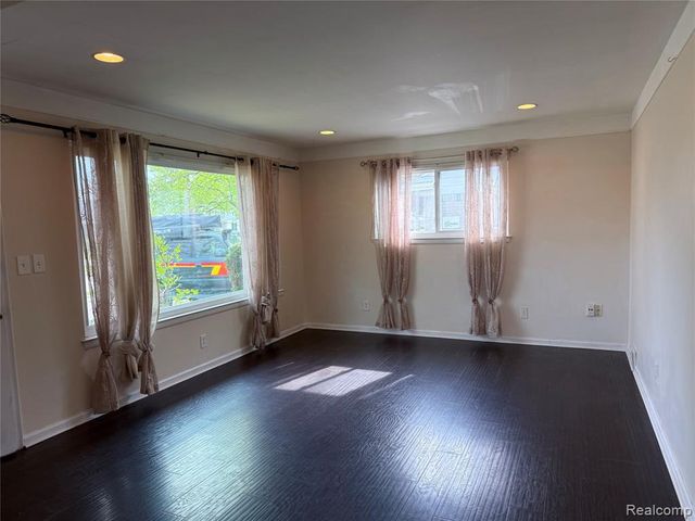 1128 Connie Avenue, Madison Heights, MI 48071